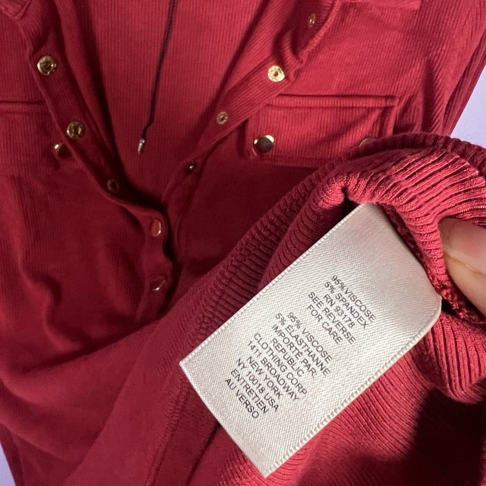 Catherine Malandrino Red Ribbed Knit Top Size M Collared Gold Button Preppy - Picture 10 of 10